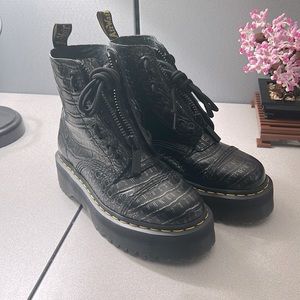 Dr. Martens Sinclair Boots